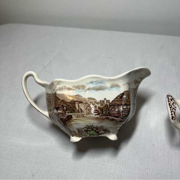 Johnson Brothers Olde English Countryside servers. Gravy/cream veggies dish - Picture 4 of 10